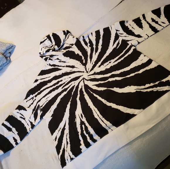 ●SOLD●Fabletics Jasmine Side Slit Pullover 1X - Picture 8 of 16